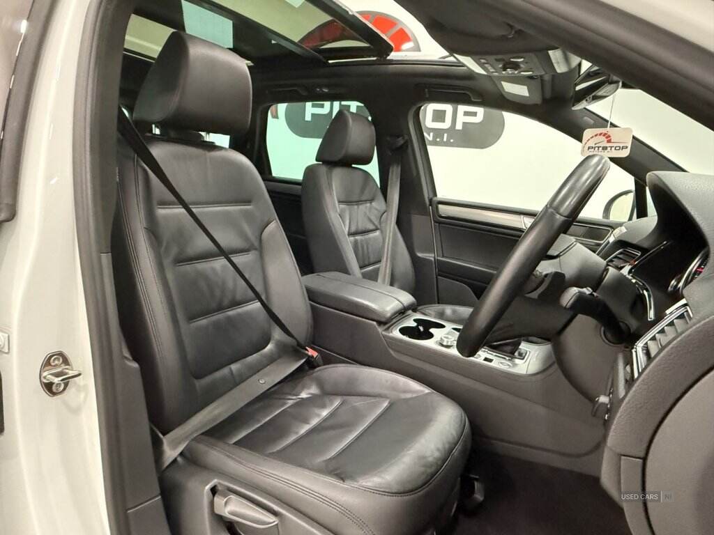 Jun 2015 Volkswagen Touareg 3.0 V6 TDI BlueMotion Tech R-Line 5dr Tip Auto