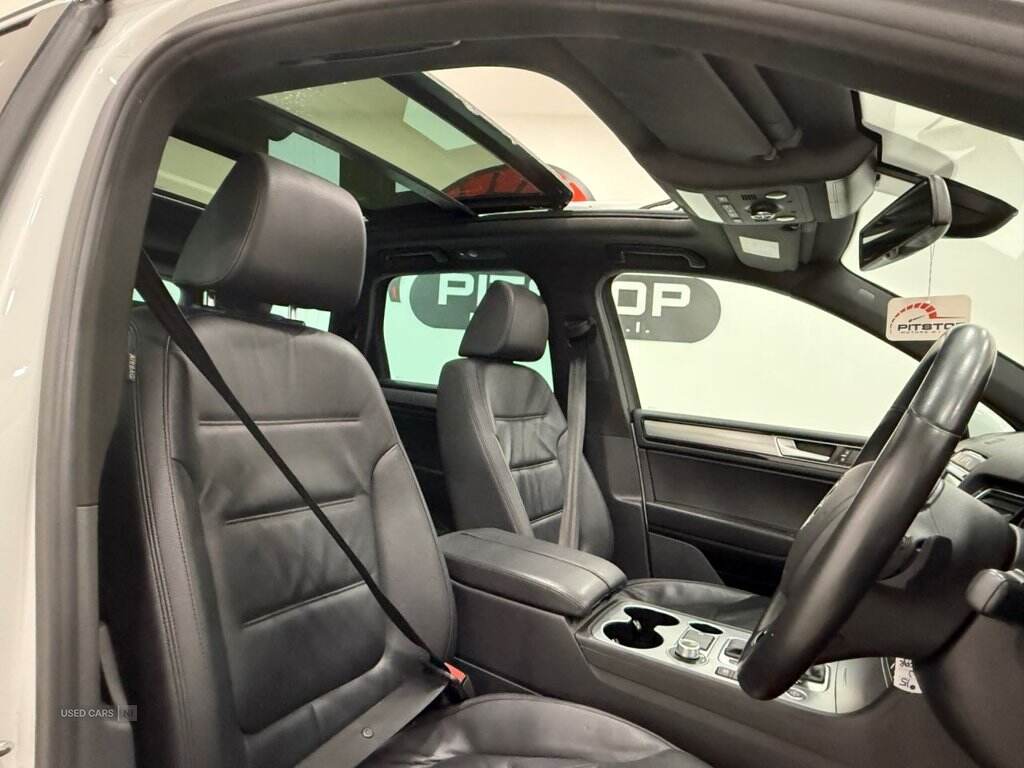 Jun 2015 Volkswagen Touareg 3.0 V6 TDI BlueMotion Tech R-Line 5dr Tip Auto