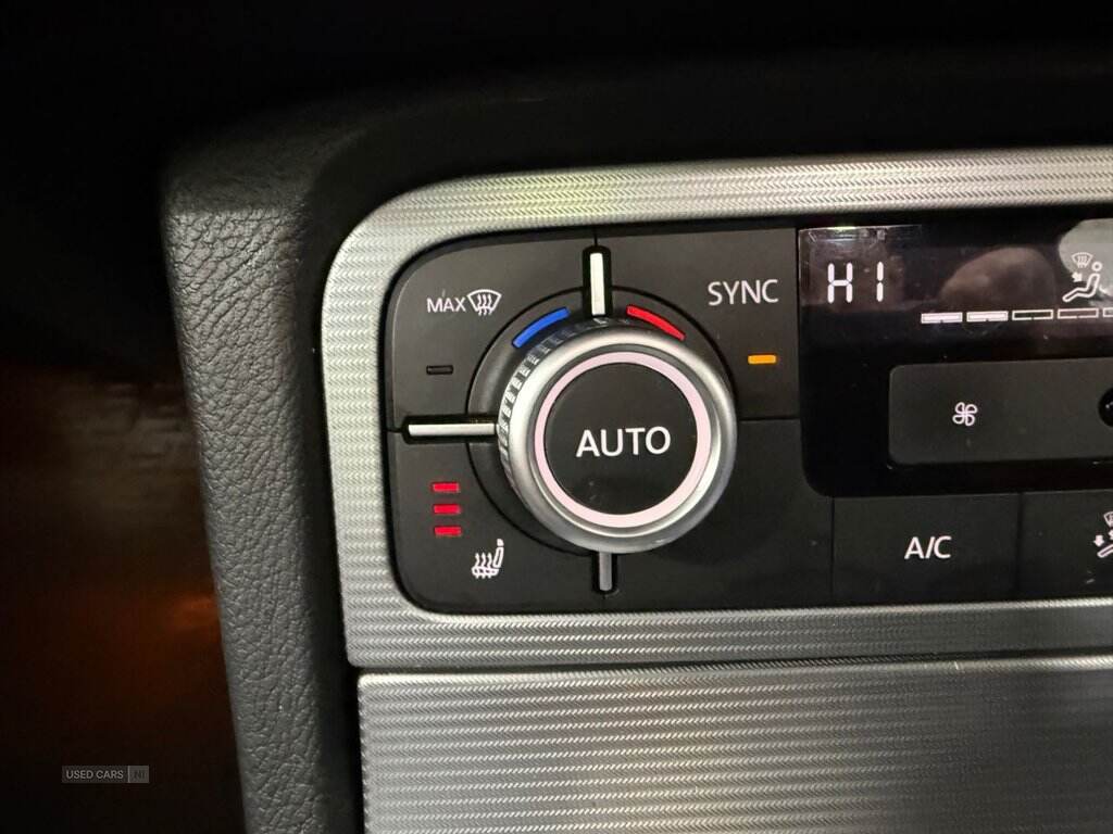 Jun 2015 Volkswagen Touareg 3.0 V6 TDI BlueMotion Tech R-Line 5dr Tip Auto