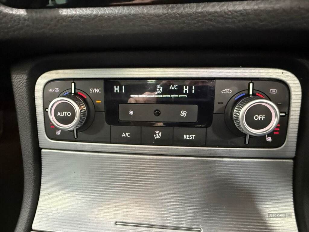 Jun 2015 Volkswagen Touareg 3.0 V6 TDI BlueMotion Tech R-Line 5dr Tip Auto