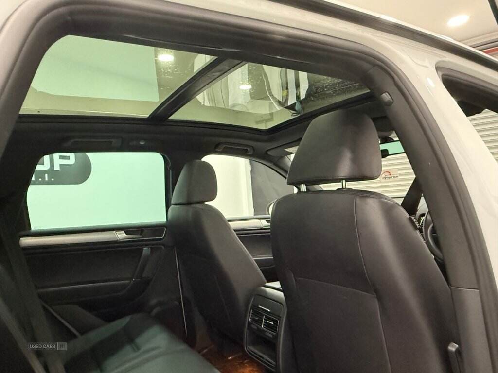 Jun 2015 Volkswagen Touareg 3.0 V6 TDI BlueMotion Tech R-Line 5dr Tip Auto