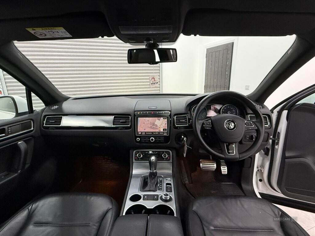 Jun 2015 Volkswagen Touareg 3.0 V6 TDI BlueMotion Tech R-Line 5dr Tip Auto