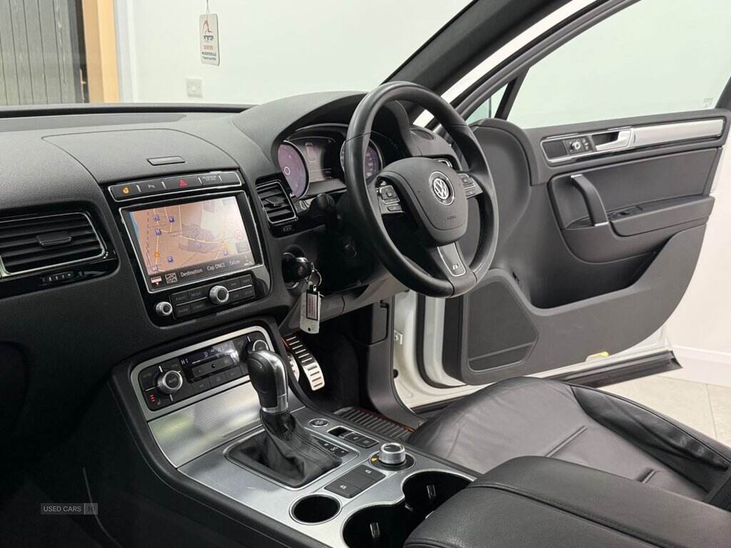 Jun 2015 Volkswagen Touareg 3.0 V6 TDI BlueMotion Tech R-Line 5dr Tip Auto