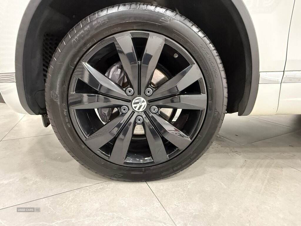 Jun 2015 Volkswagen Touareg 3.0 V6 TDI BlueMotion Tech R-Line 5dr Tip Auto