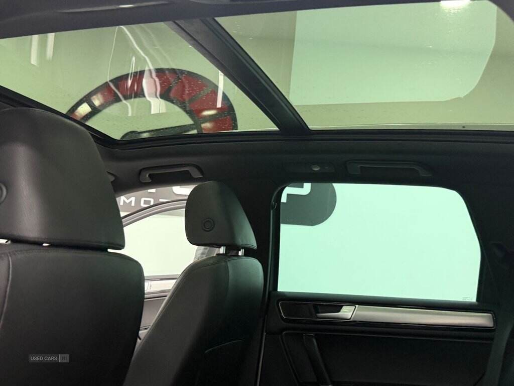 Jun 2015 Volkswagen Touareg 3.0 V6 TDI BlueMotion Tech R-Line 5dr Tip Auto