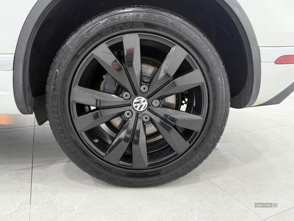 Jun 2015 Volkswagen Touareg 3.0 V6 TDI BlueMotion Tech R-Line 5dr Tip Auto