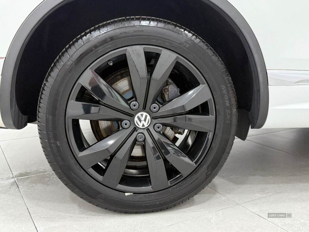 Jun 2015 Volkswagen Touareg 3.0 V6 TDI BlueMotion Tech R-Line 5dr Tip Auto