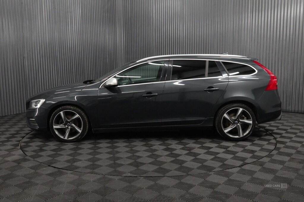 Sep 2015 Volvo V60 D4 [181] R DESIGN Lux Nav 5dr