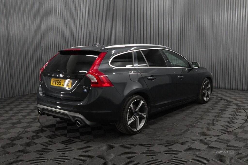 Sep 2015 Volvo V60 D4 [181] R DESIGN Lux Nav 5dr