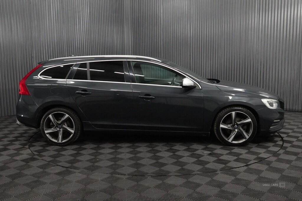 Sep 2015 Volvo V60 D4 [181] R DESIGN Lux Nav 5dr
