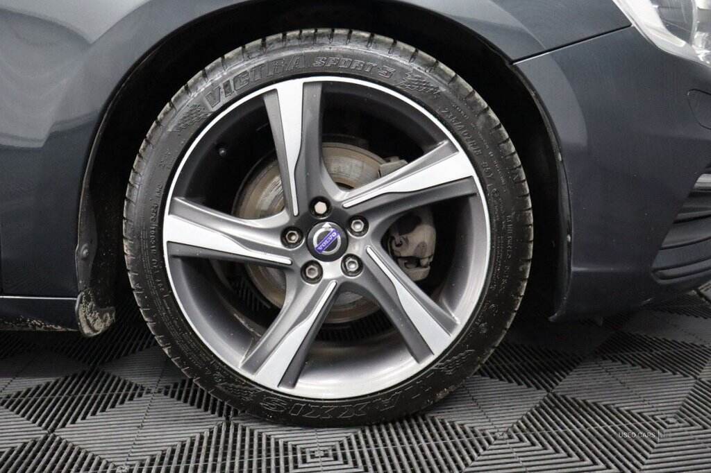 Sep 2015 Volvo V60 D4 [181] R DESIGN Lux Nav 5dr