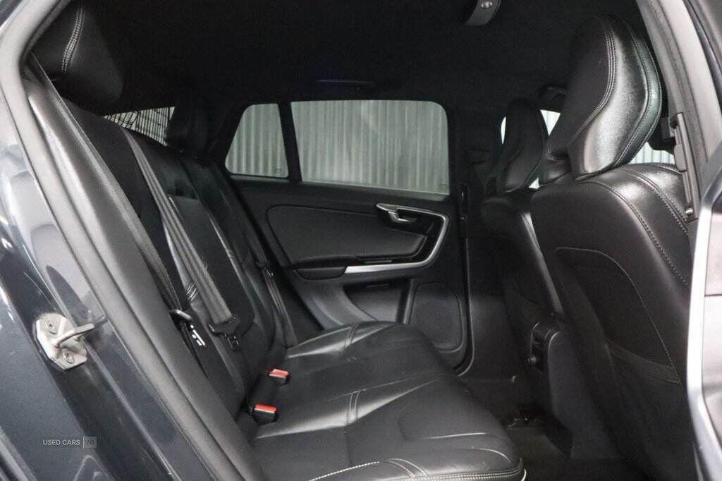 Sep 2015 Volvo V60 D4 [181] R DESIGN Lux Nav 5dr