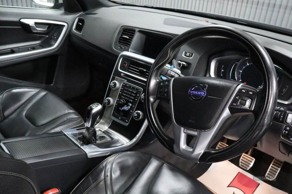 Sep 2015 Volvo V60 D4 [181] R DESIGN Lux Nav 5dr