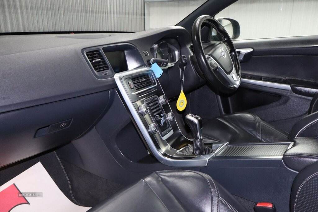 Sep 2015 Volvo V60 D4 [181] R DESIGN Lux Nav 5dr
