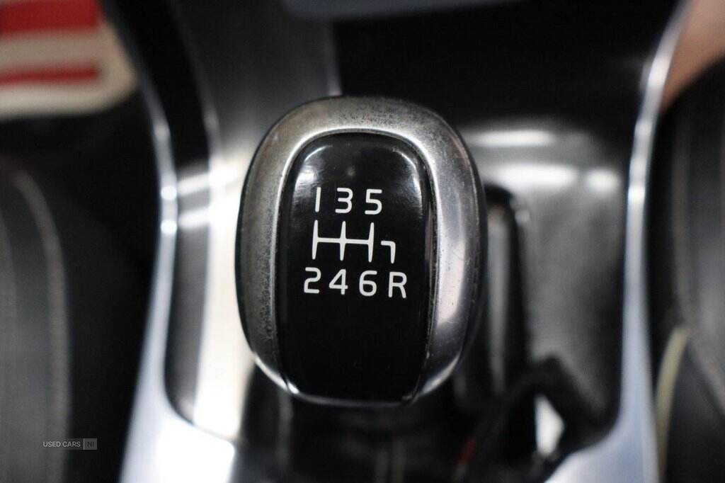 Sep 2015 Volvo V60 D4 [181] R DESIGN Lux Nav 5dr