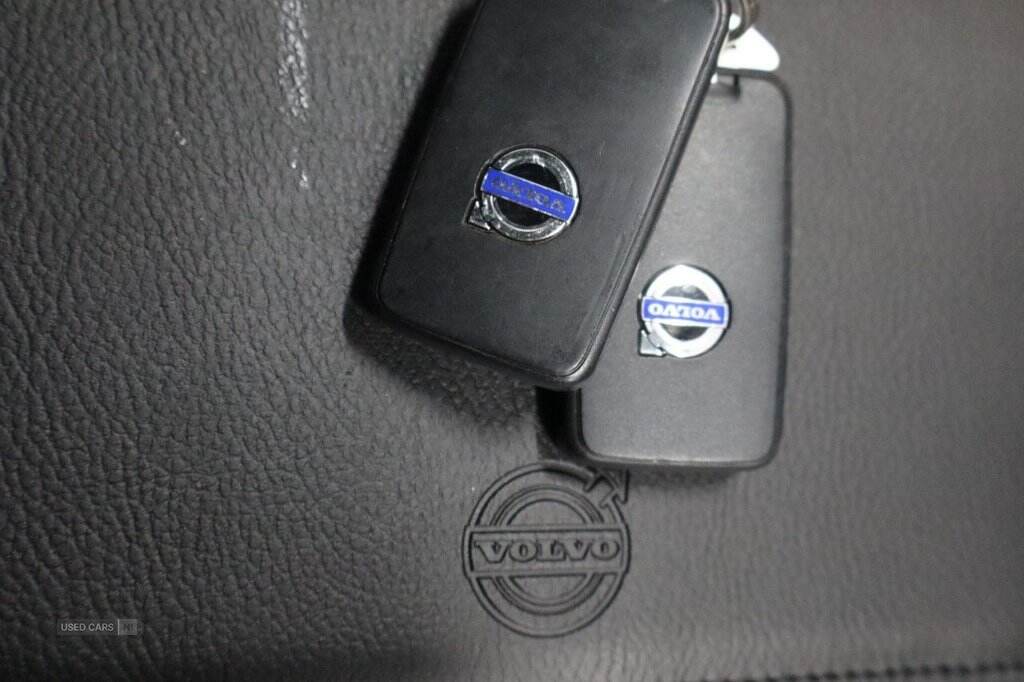 Sep 2015 Volvo V60 D4 [181] R DESIGN Lux Nav 5dr