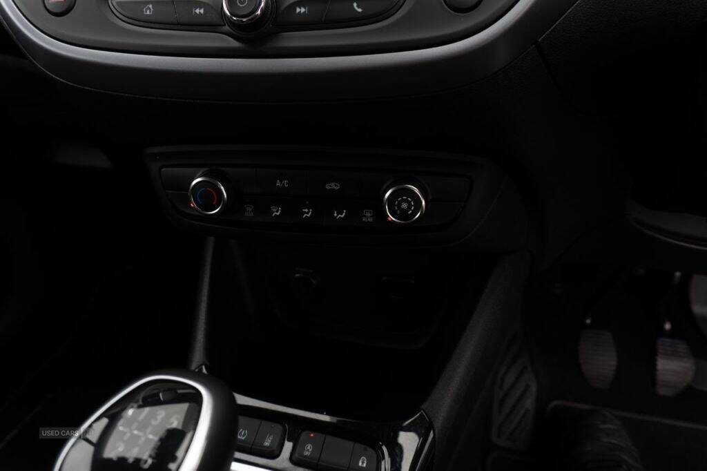 Feb 2022 Vauxhall Crossland 1.2 Turbo SE Edition 5dr