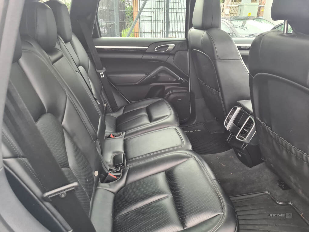 Mar 2018 Porsche Cayenne Platinum Edition Diesel 5dr Tiptronic S