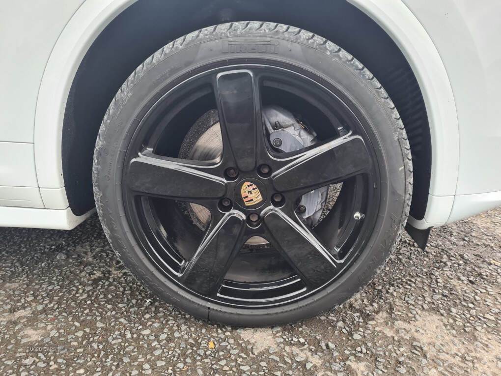 Mar 2018 Porsche Cayenne Platinum Edition Diesel 5dr Tiptronic S