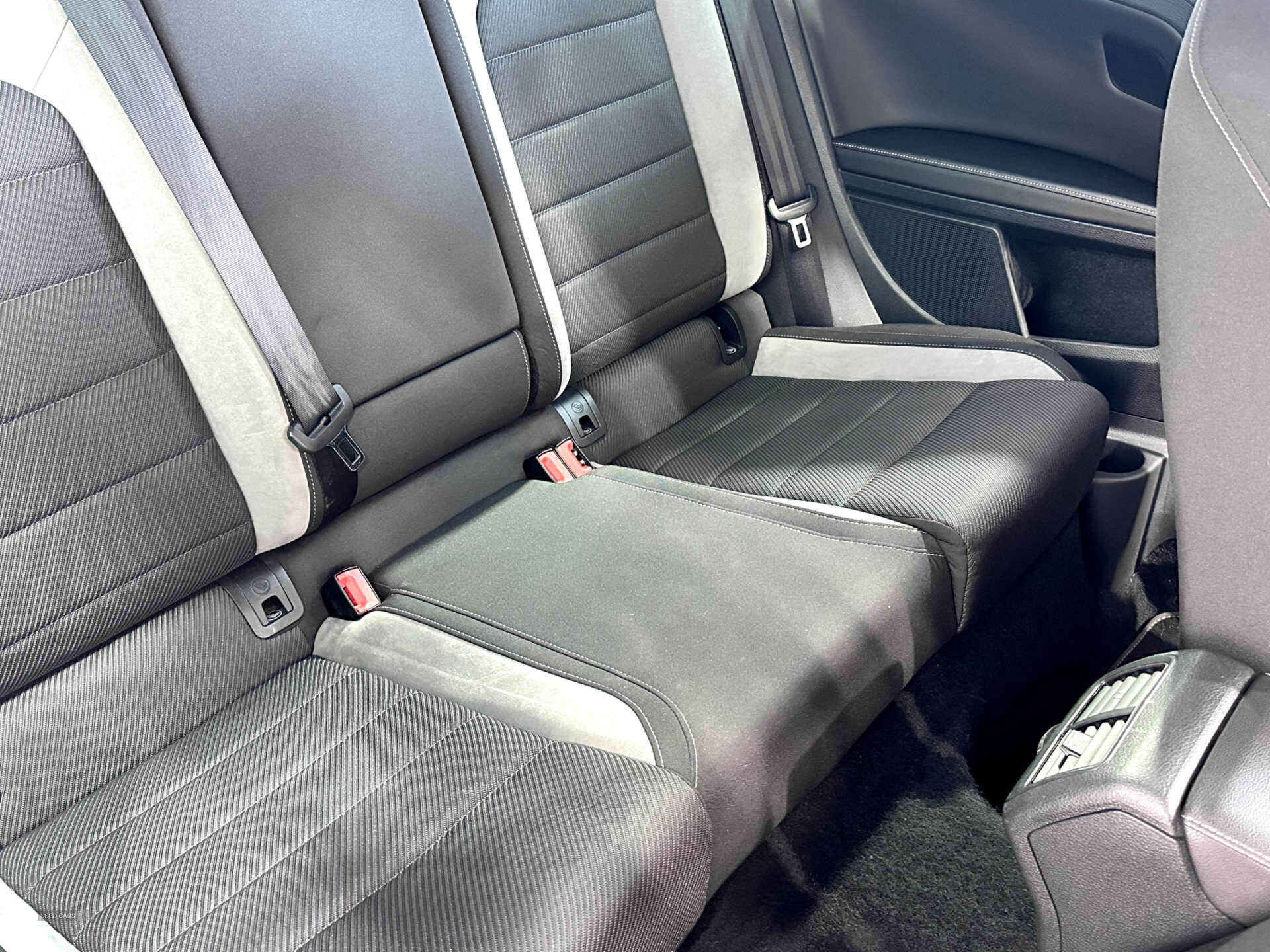 Mar 2015 Volkswagen Golf 2.0 TSI R 3dr DSG