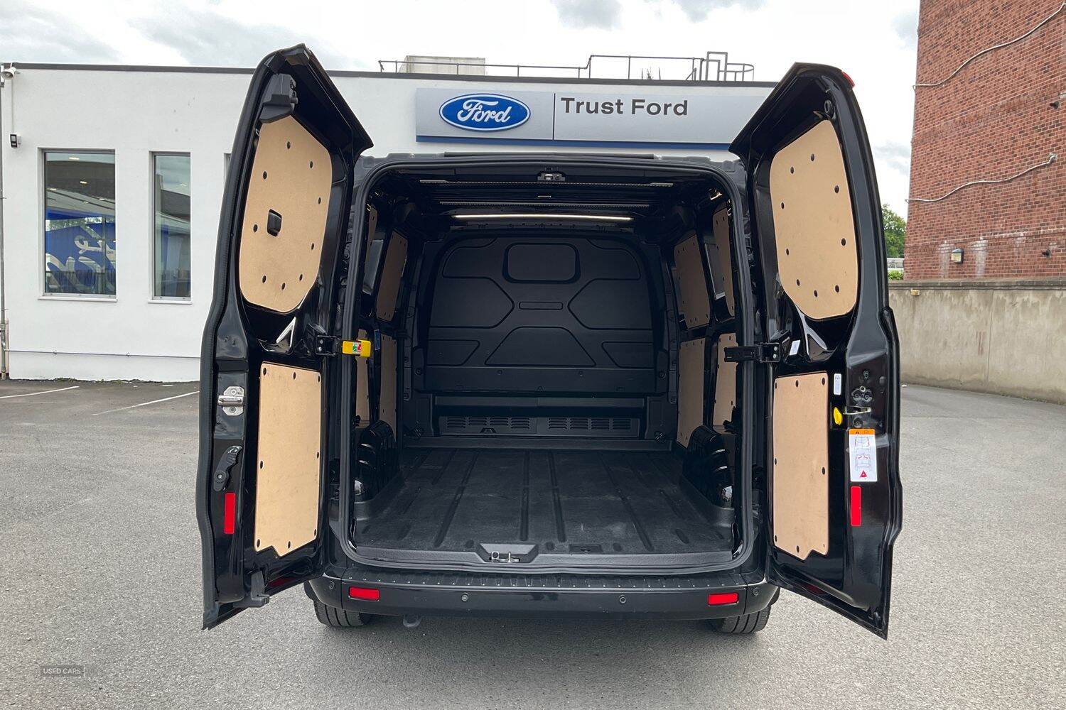 Mar 2023 Ford Transit Custom 2.0 EcoBlue 170ps Low Roof Limited Van