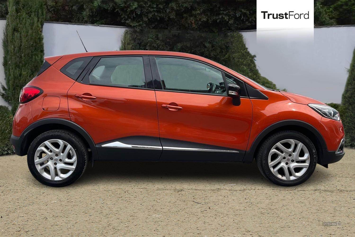 Feb 2016 Renault Captur 0.9 TCE 90 Dynamique Nav 5dr