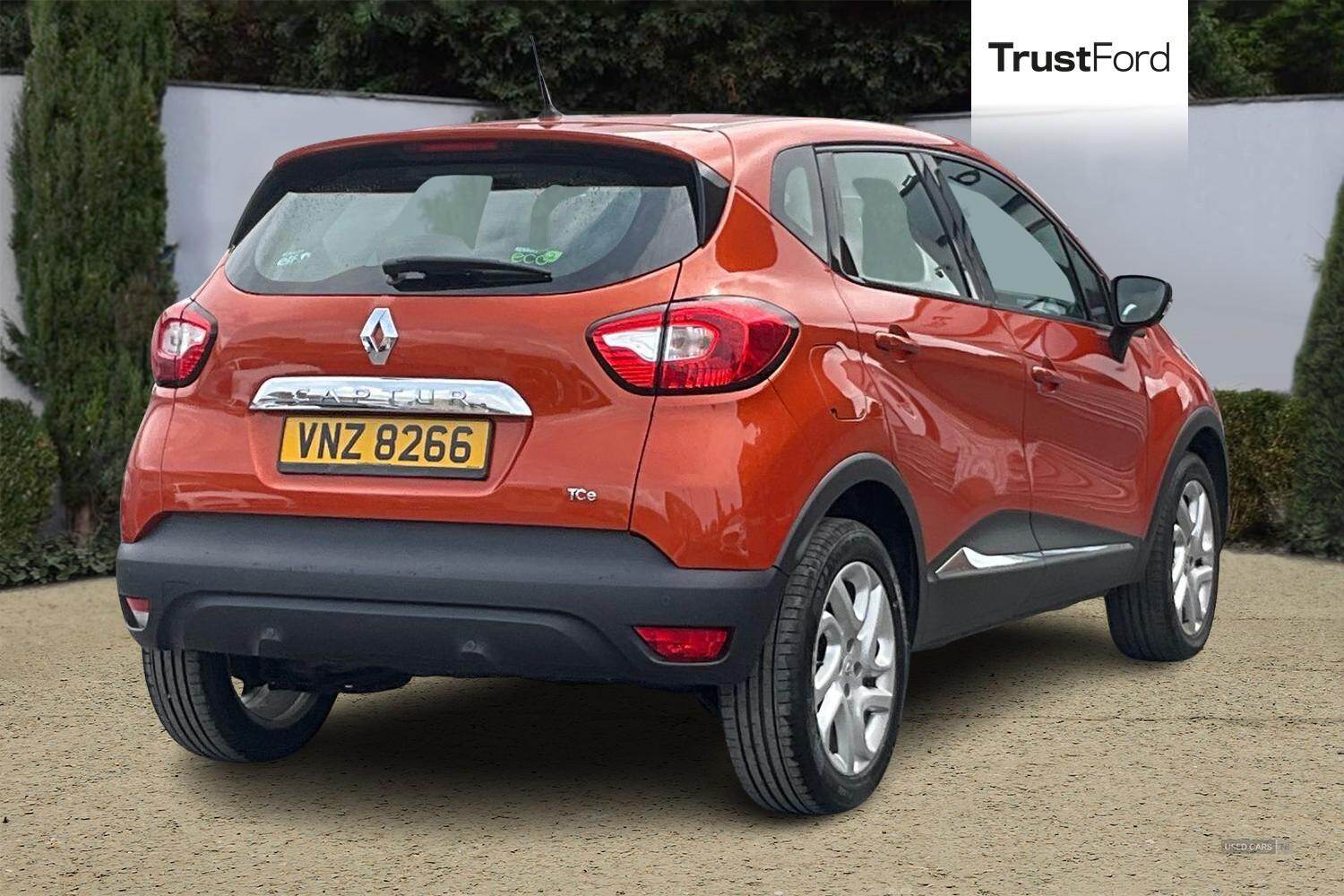 Feb 2016 Renault Captur 0.9 TCE 90 Dynamique Nav 5dr
