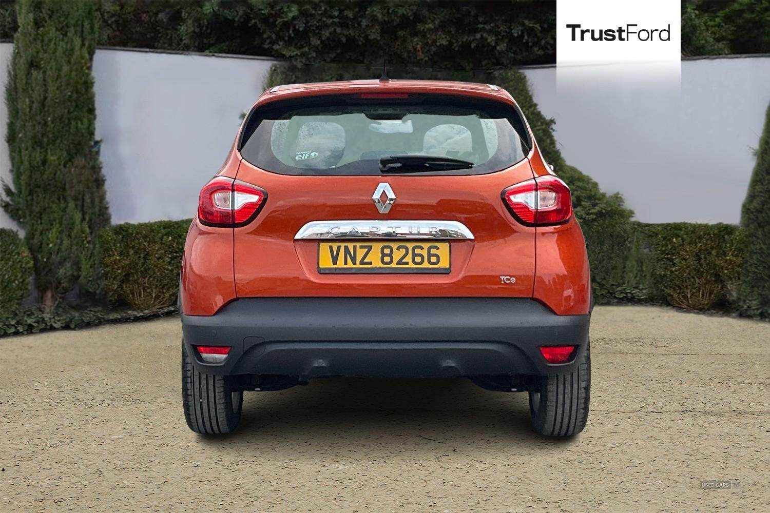 Feb 2016 Renault Captur 0.9 TCE 90 Dynamique Nav 5dr