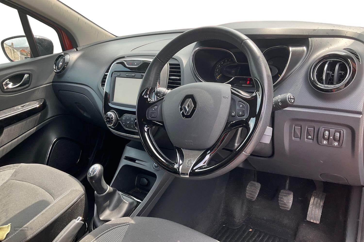 Feb 2016 Renault Captur 0.9 TCE 90 Dynamique Nav 5dr