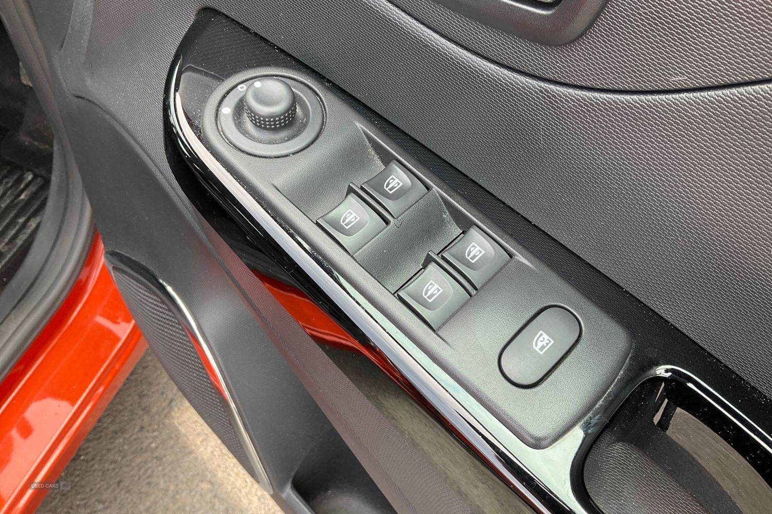 Feb 2016 Renault Captur 0.9 TCE 90 Dynamique Nav 5dr
