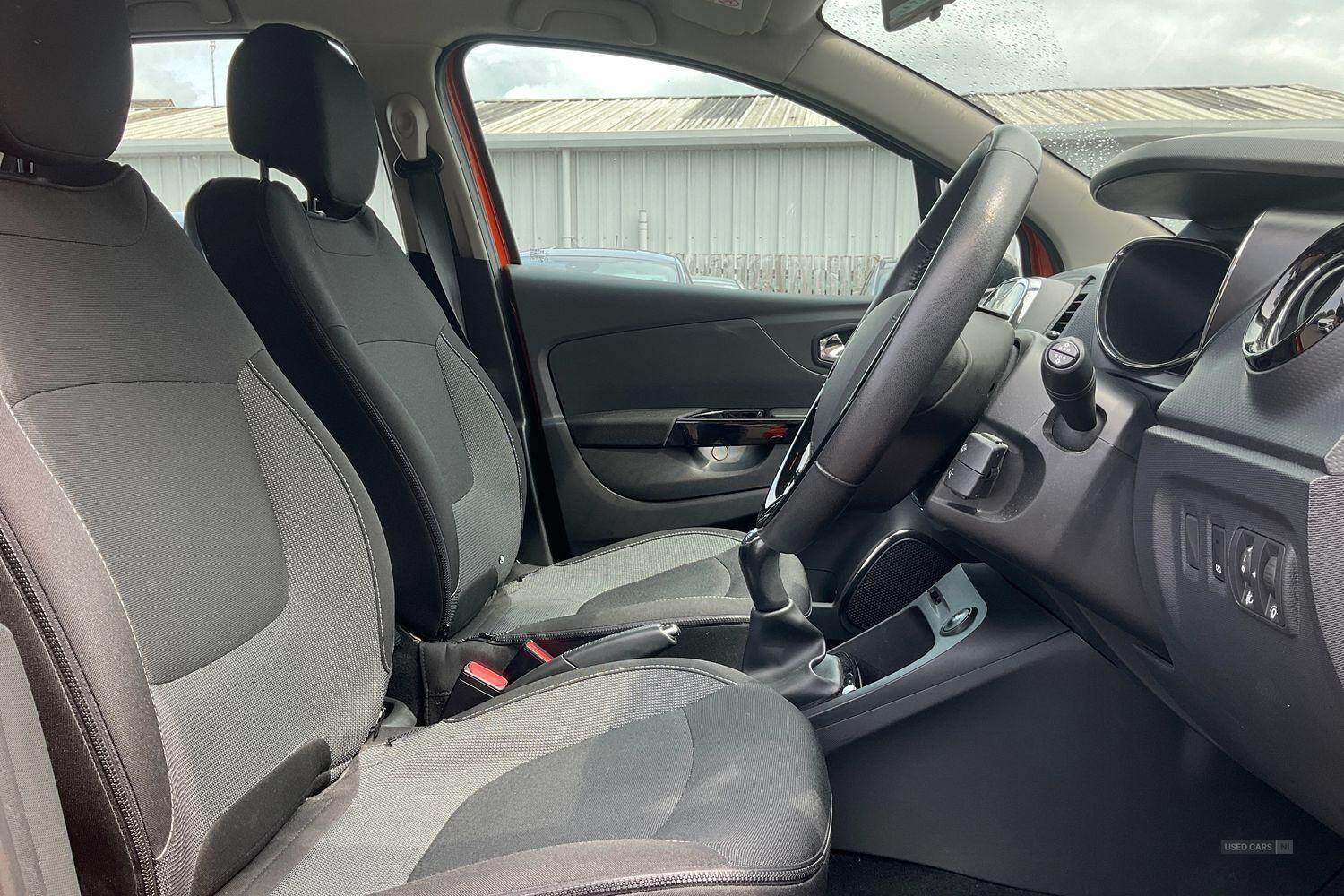 Feb 2016 Renault Captur 0.9 TCE 90 Dynamique Nav 5dr