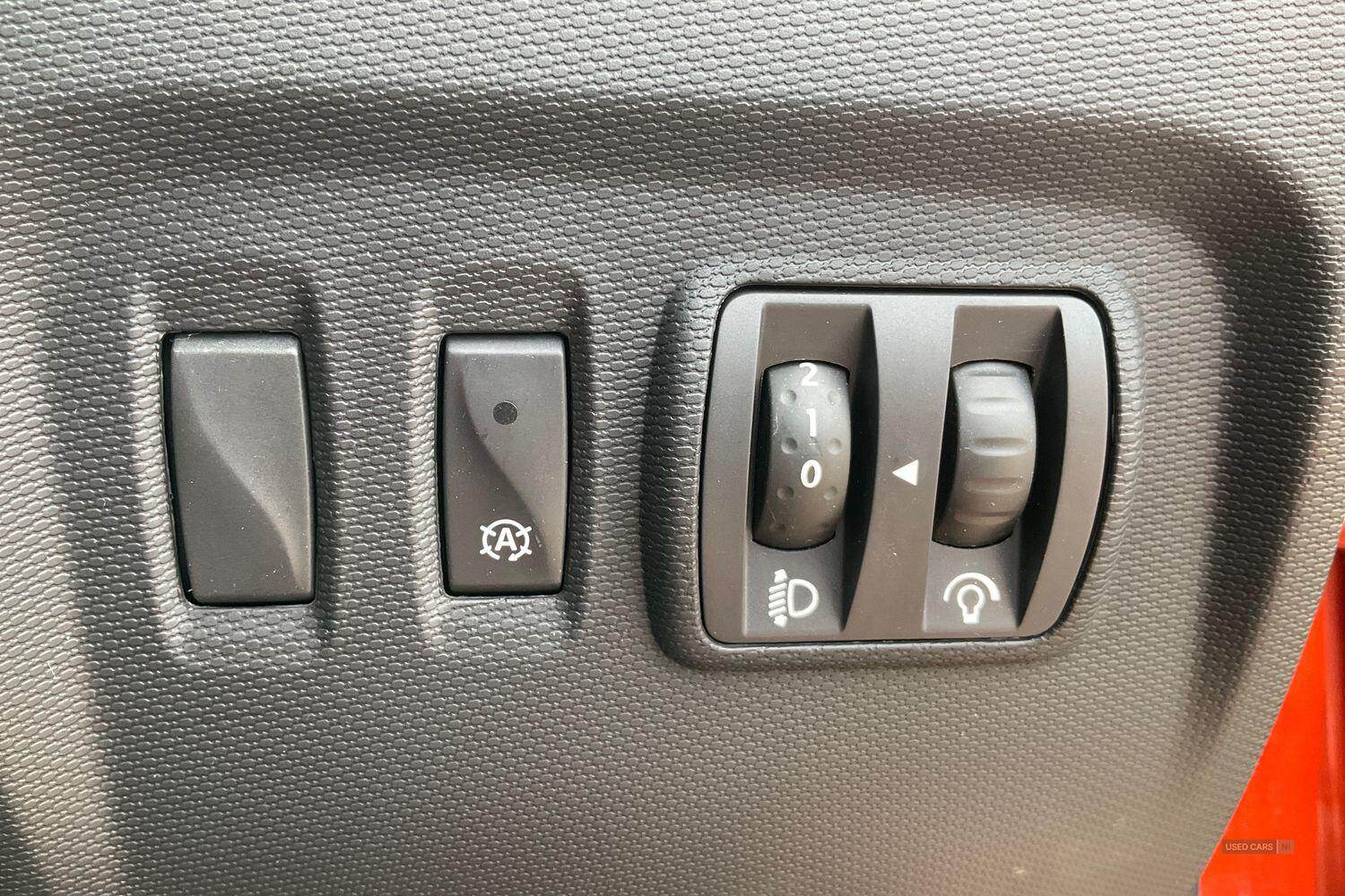 Feb 2016 Renault Captur 0.9 TCE 90 Dynamique Nav 5dr