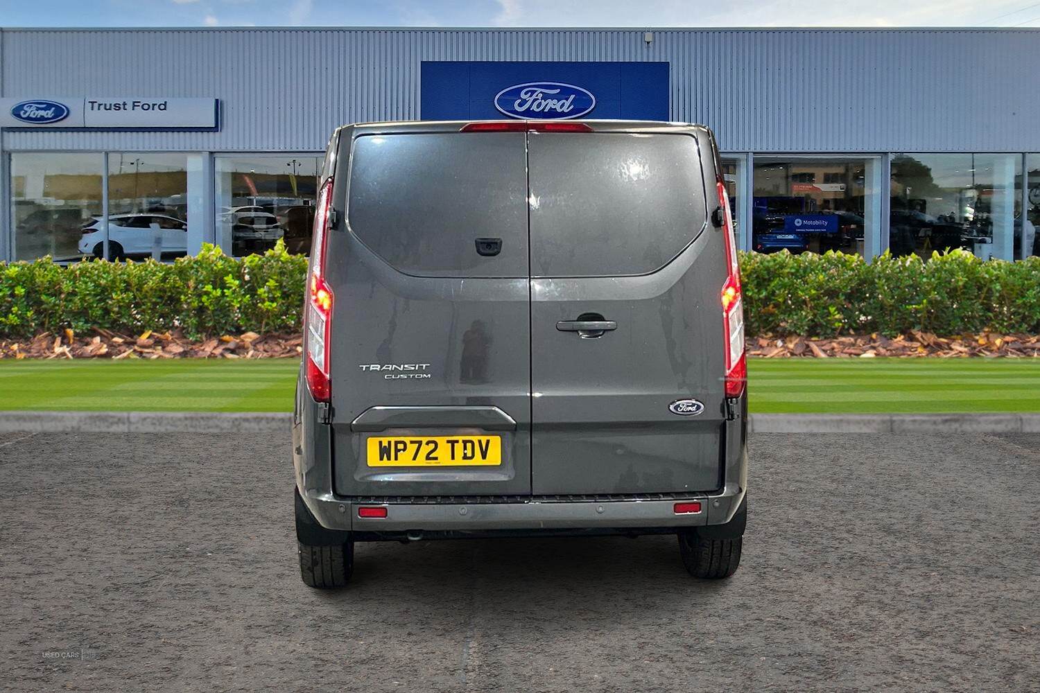 Nov 2022 Ford Transit Custom 2.0 EcoBlue 170ps Low Roof D/Cab Limited Van Auto