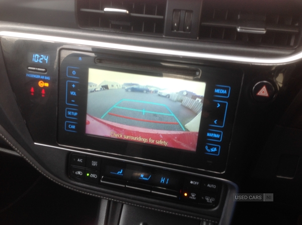Toyota Auris HATCHBACK in Down