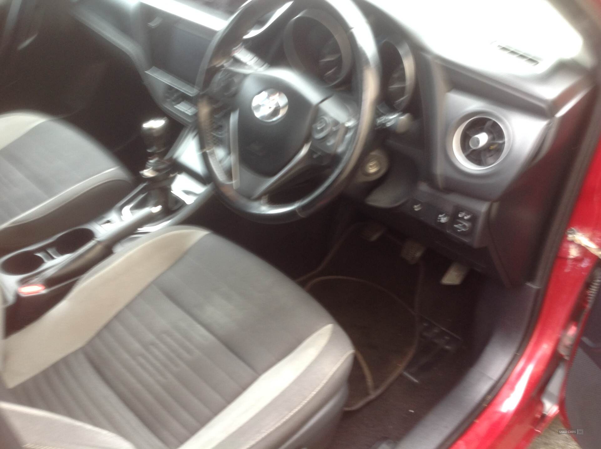 Toyota Auris HATCHBACK in Down