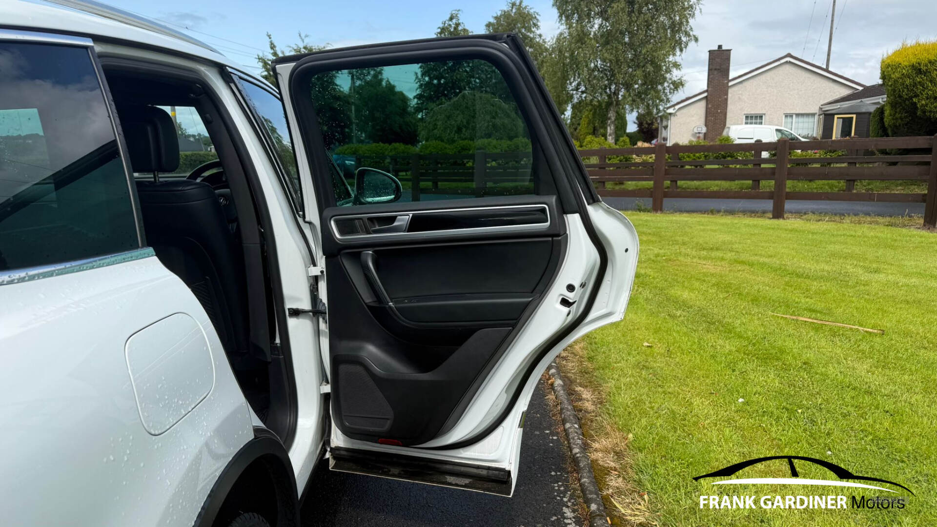 Feb 2015 Volkswagen Touareg 3.0 V6 TDI BlueMotion Tech 262 R-Line 5dr Tip Auto