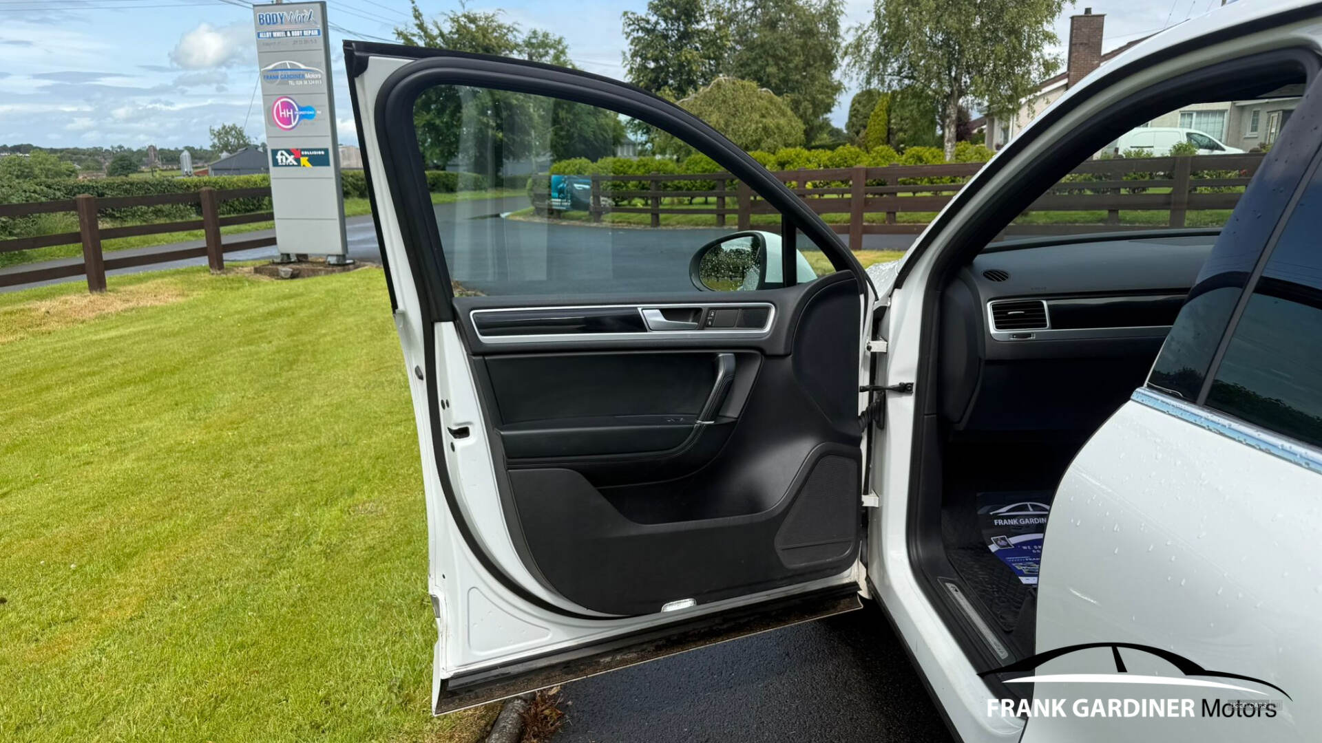 Feb 2015 Volkswagen Touareg 3.0 V6 TDI BlueMotion Tech 262 R-Line 5dr Tip Auto