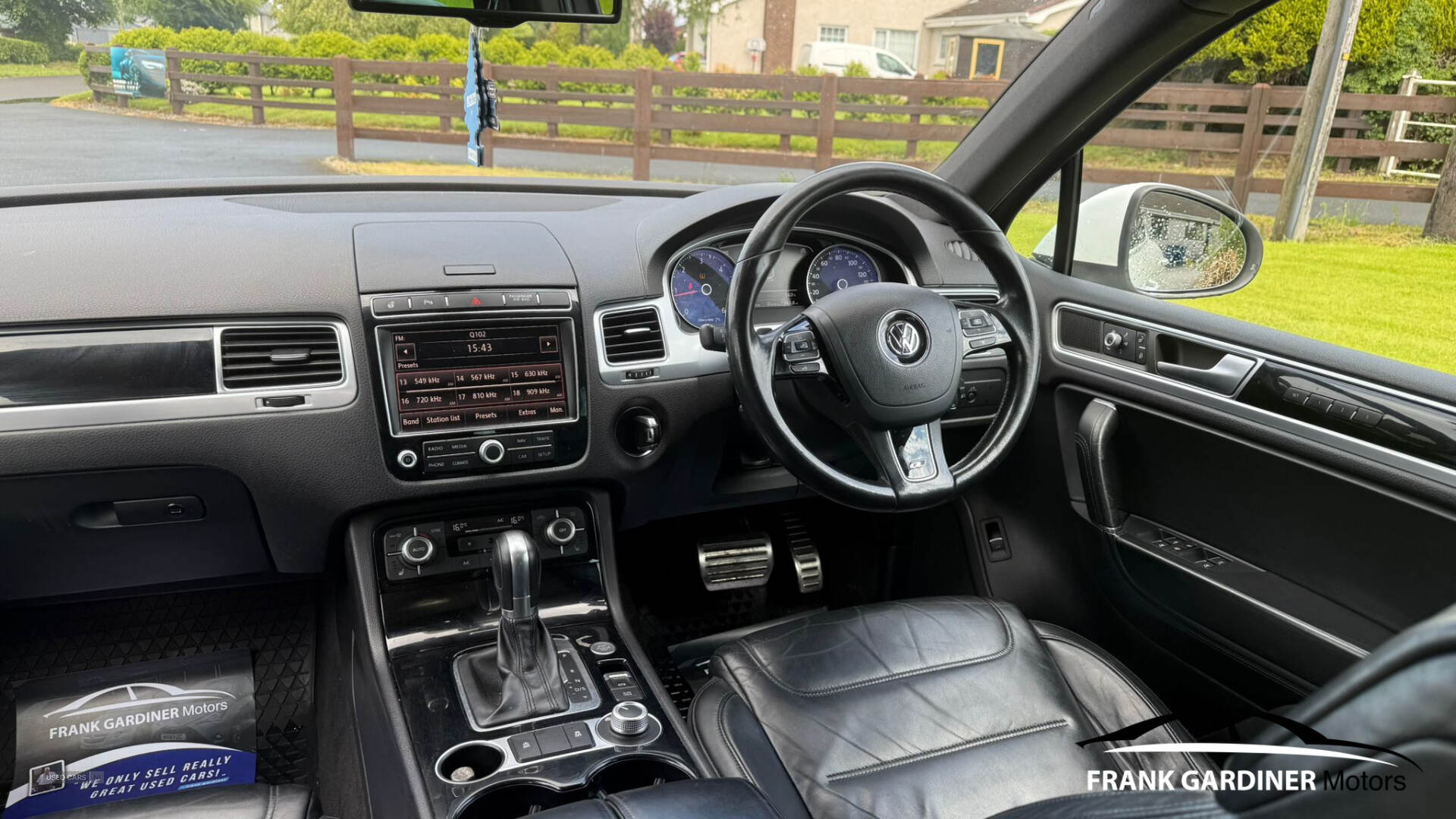 Feb 2015 Volkswagen Touareg 3.0 V6 TDI BlueMotion Tech 262 R-Line 5dr Tip Auto