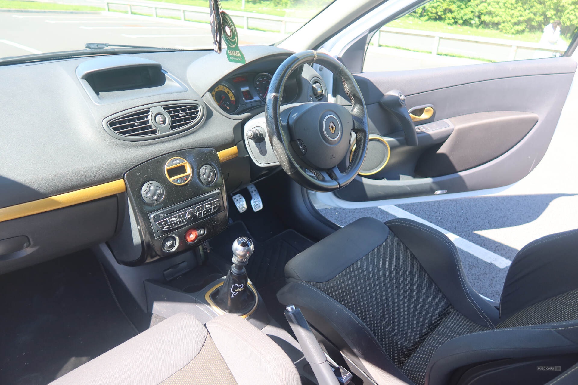 Jan 2010 Renault Clio 2.0 16V RenaultSport 200 3dr