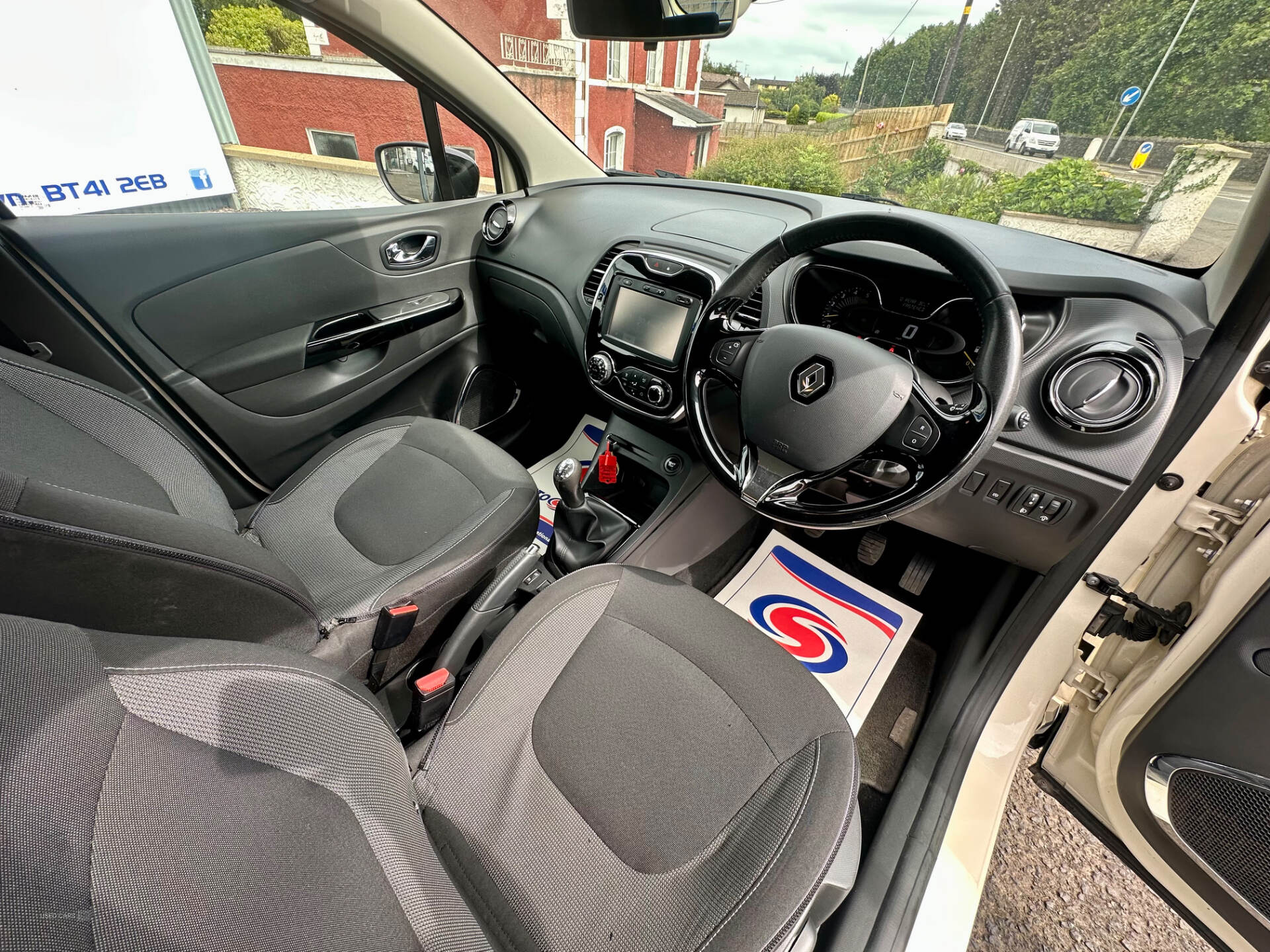 Sep 2015 Renault Captur 1.5 dCi 90 Dynamique Nav 5dr