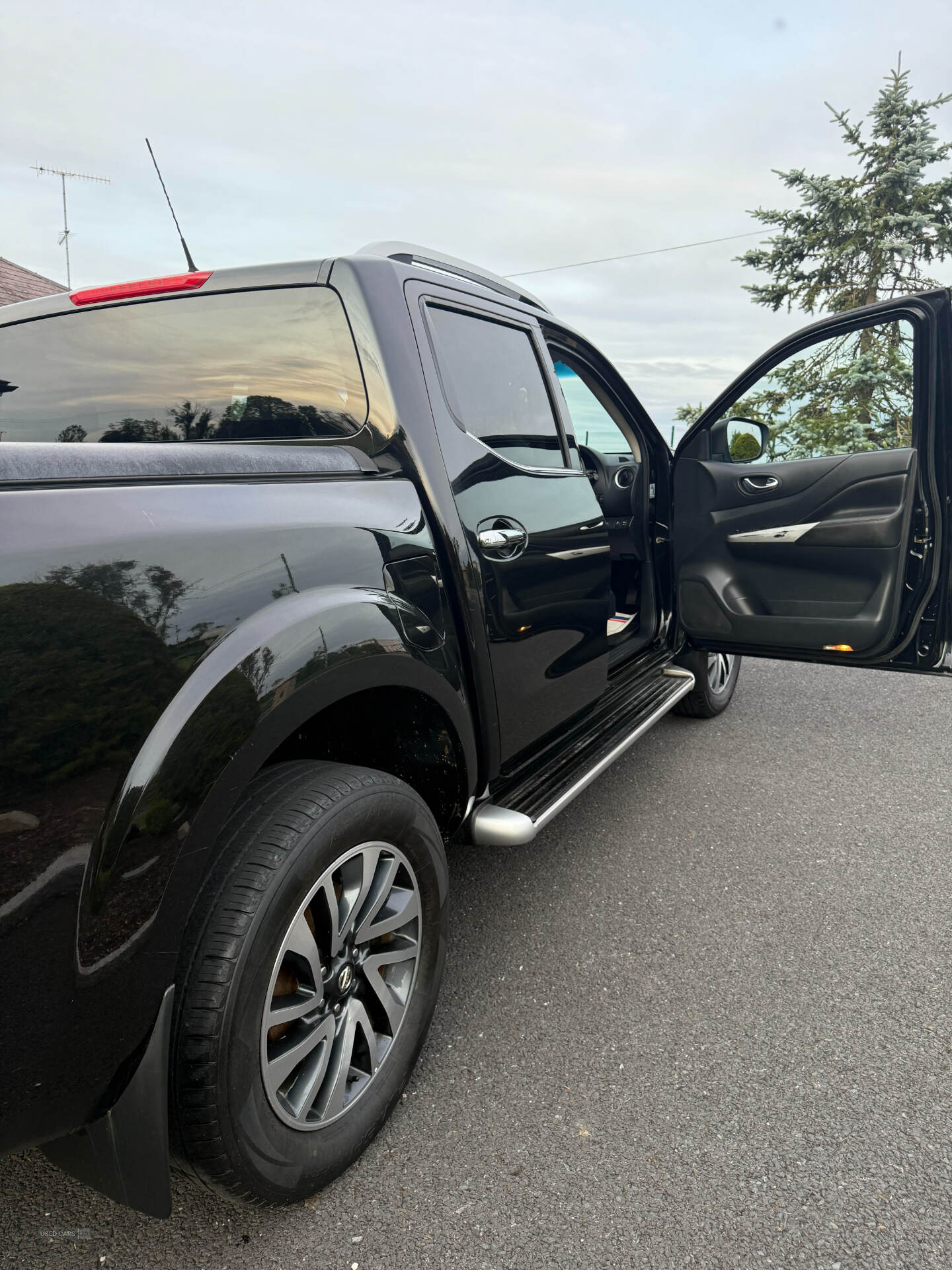 Apr 2017 Nissan Navara Double Cab Pick Up Tekna 2.3dCi 190 4WD