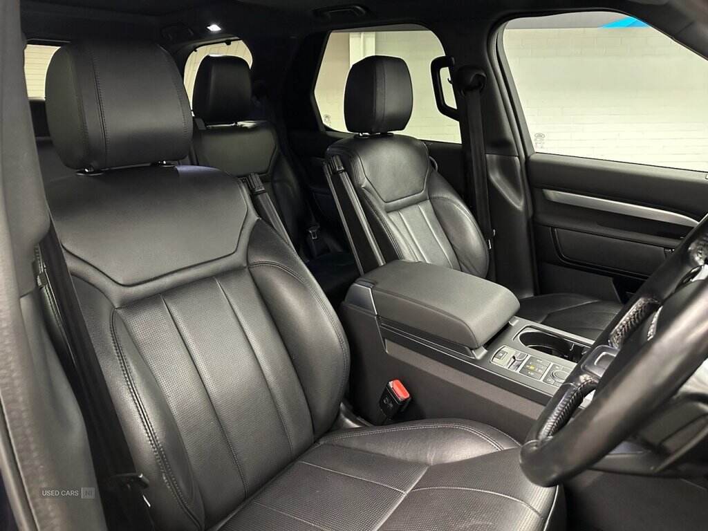 Oct 2020 Land Rover Discovery 3.0 SD6 Landmark Edition 5dr Auto