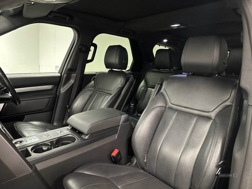 Oct 2020 Land Rover Discovery 3.0 SD6 Landmark Edition 5dr Auto