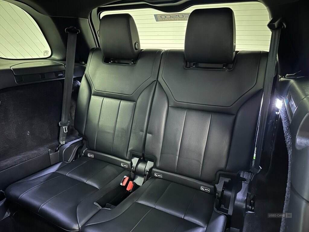 Oct 2020 Land Rover Discovery 3.0 SD6 Landmark Edition 5dr Auto