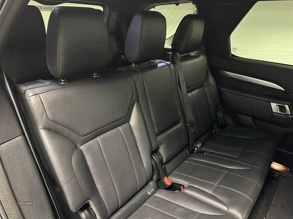 Oct 2020 Land Rover Discovery 3.0 SD6 Landmark Edition 5dr Auto