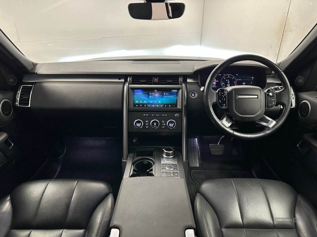 Oct 2020 Land Rover Discovery 3.0 SD6 Landmark Edition 5dr Auto