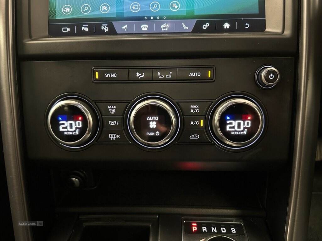 Oct 2020 Land Rover Discovery 3.0 SD6 Landmark Edition 5dr Auto