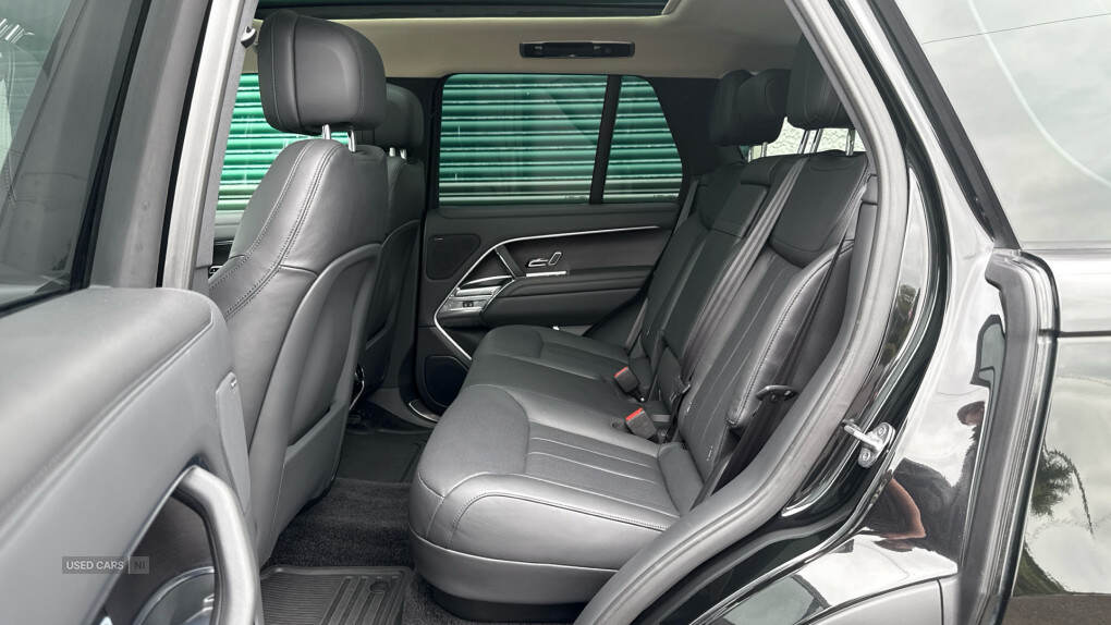 Jul 2022 Land Rover Range Rover 3.0 D300 SE 4dr Auto