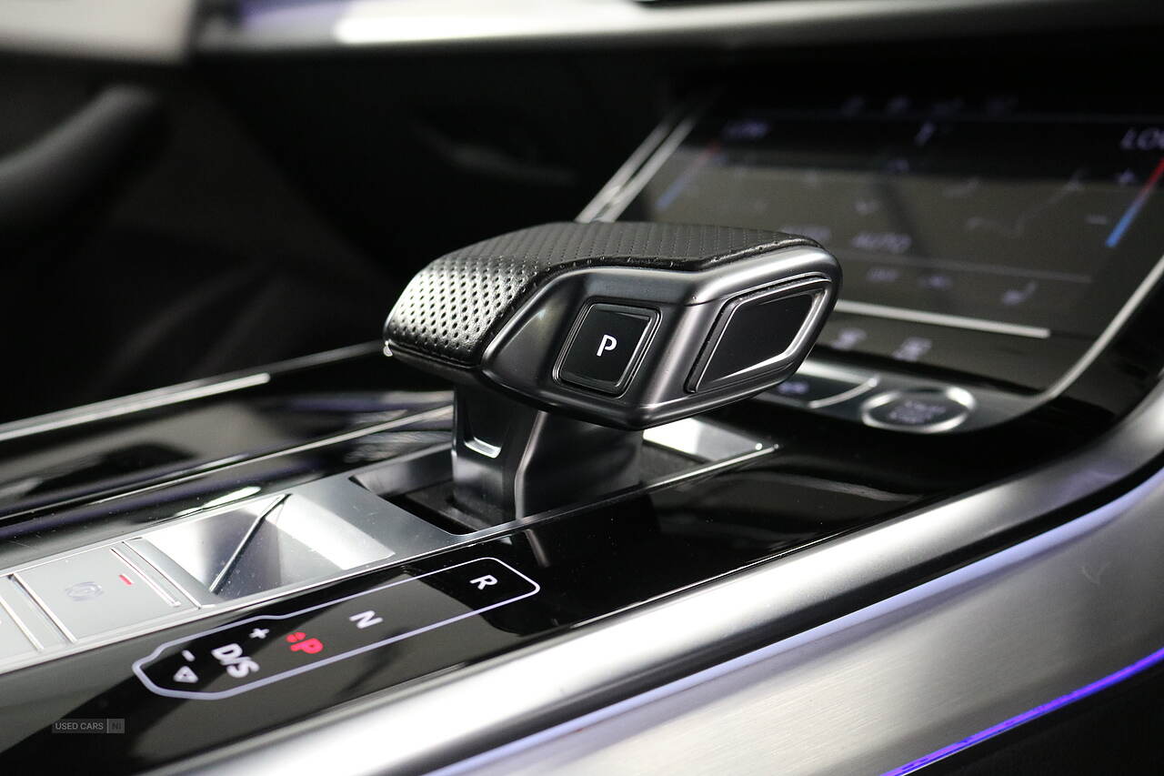Oct 2020 Audi Q8 50 TDI Quattro S Line 5dr Tiptronic [Leather]