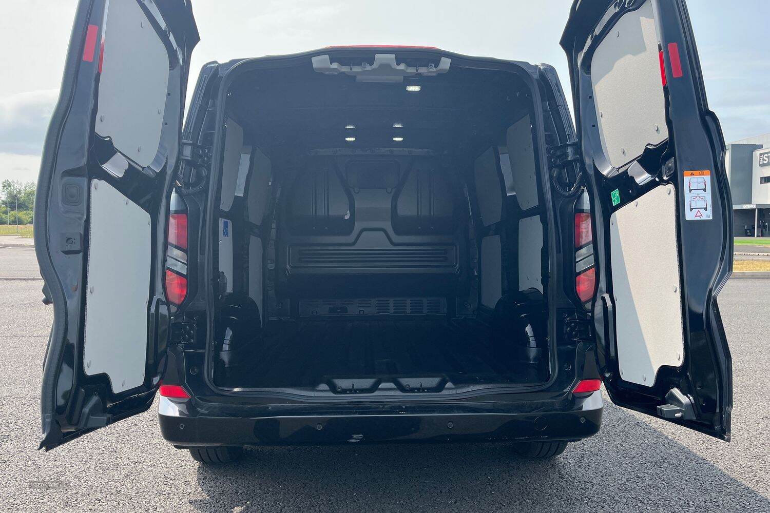 Oct 2024 Ford Transit Custom 2.0 EcoBlue 136ps H1 Van Limited Auto